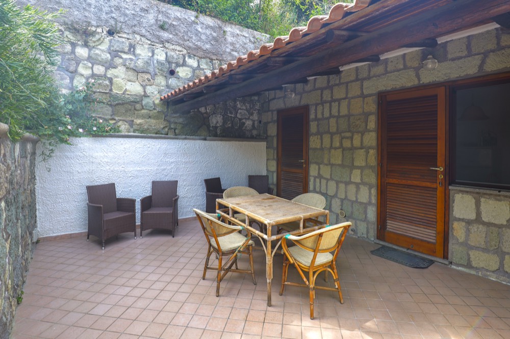 Terrazza con tavolo da pranzo